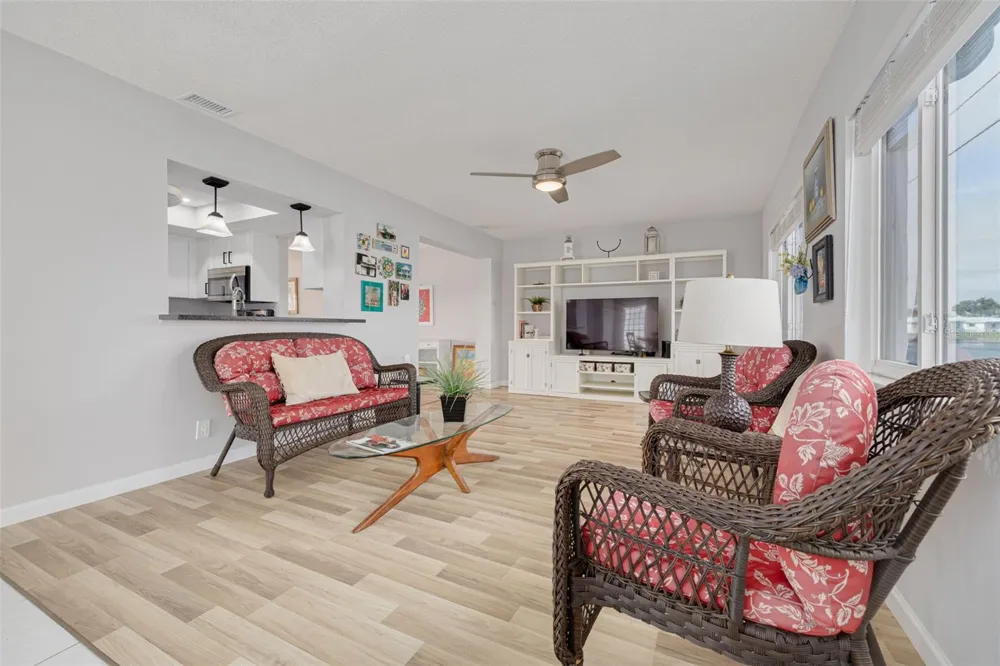 9705 MAINLANDS BOULEVARD W Pinellas Park, FL 33782
