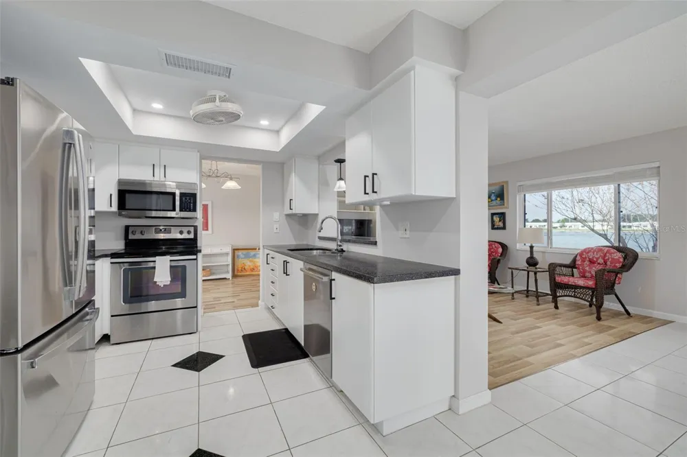 9705 MAINLANDS BOULEVARD W Pinellas Park, FL 33782