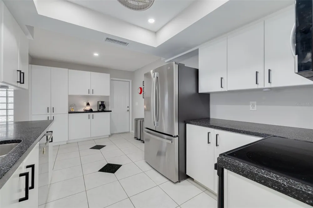 9705 MAINLANDS BOULEVARD W Pinellas Park, FL 33782