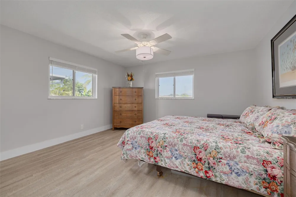9705 MAINLANDS BOULEVARD W Pinellas Park, FL 33782