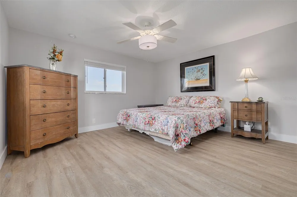 9705 MAINLANDS BOULEVARD W Pinellas Park, FL 33782