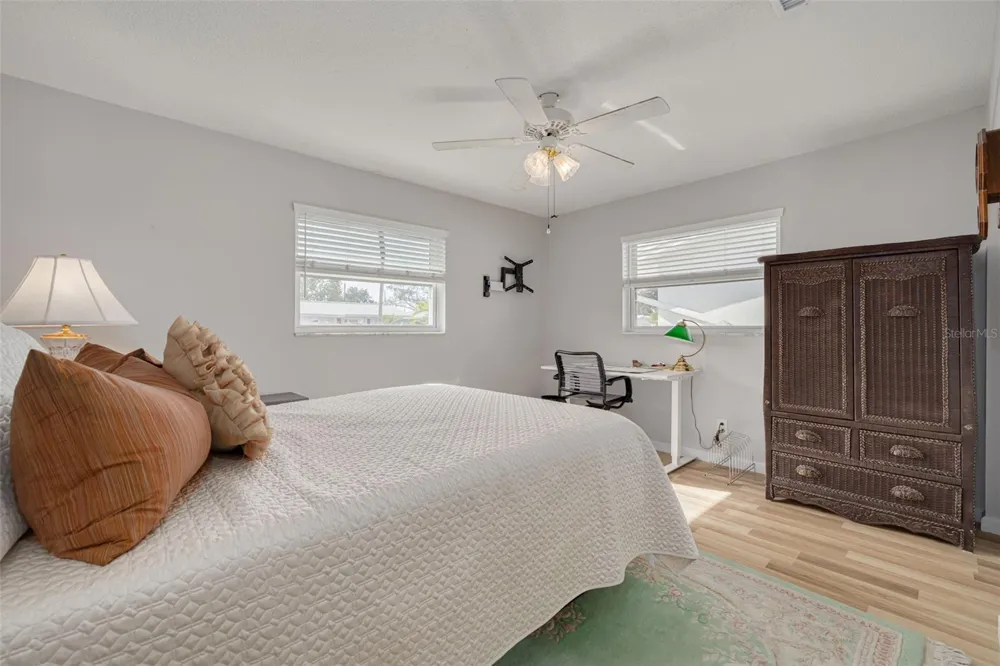 9705 MAINLANDS BOULEVARD W Pinellas Park, FL 33782