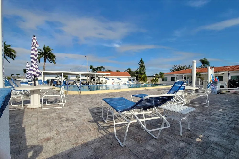 9705 MAINLANDS BOULEVARD W Pinellas Park, FL 33782