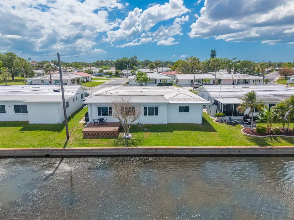 9705 MAINLANDS BOULEVARD W Pinellas Park, FL 33782