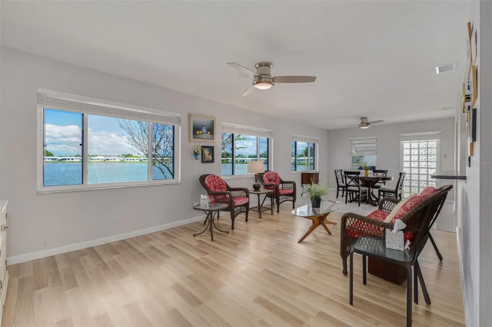 9705 MAINLANDS BOULEVARD W Pinellas Park, FL 33782
