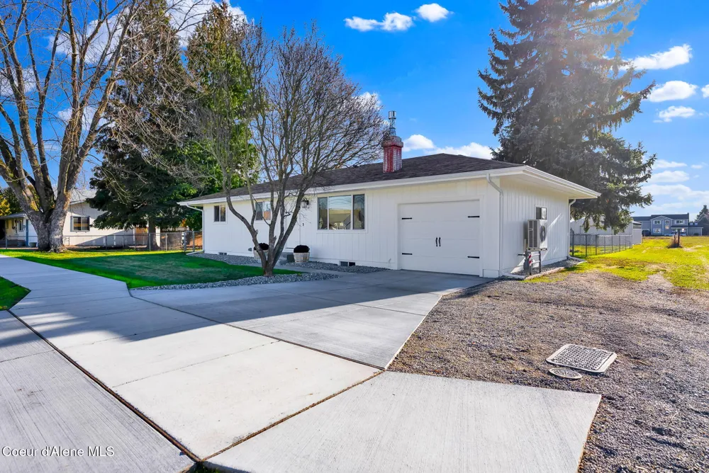 1810 W Honeysuckle Ave. Hayden, ID 83835