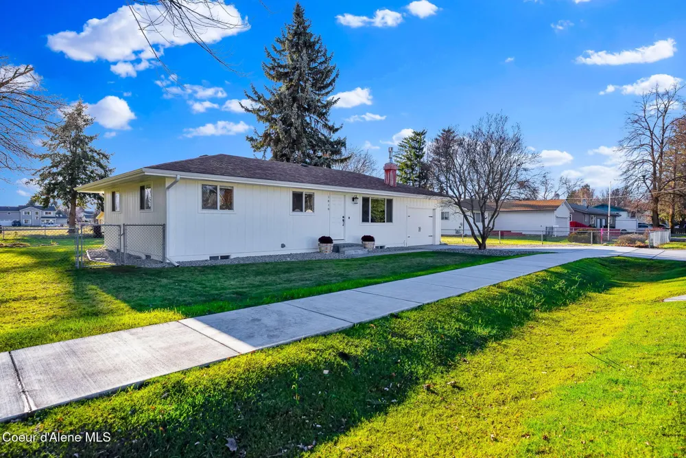 1810 W Honeysuckle Ave. Hayden, ID 83835