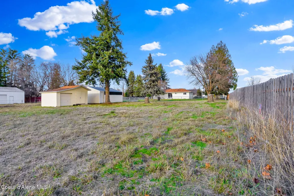 1810 W Honeysuckle Ave. Hayden, ID 83835