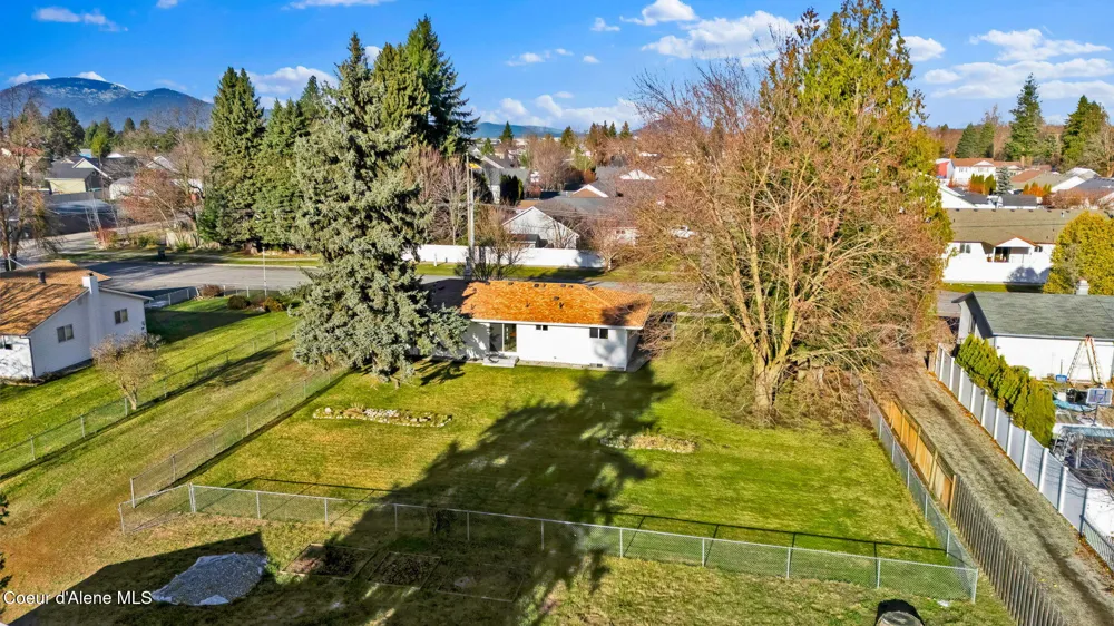 1810 W Honeysuckle Ave. Hayden, ID 83835