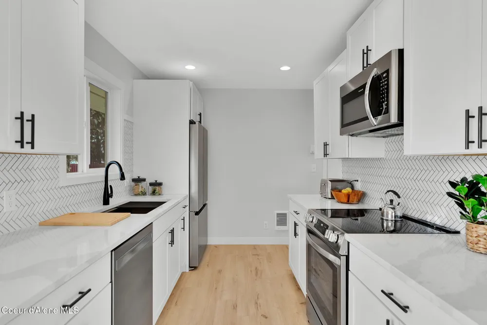 1810 W Honeysuckle Ave. Hayden, ID 83835