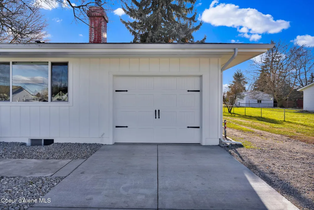 1810 W Honeysuckle Ave. Hayden, ID 83835