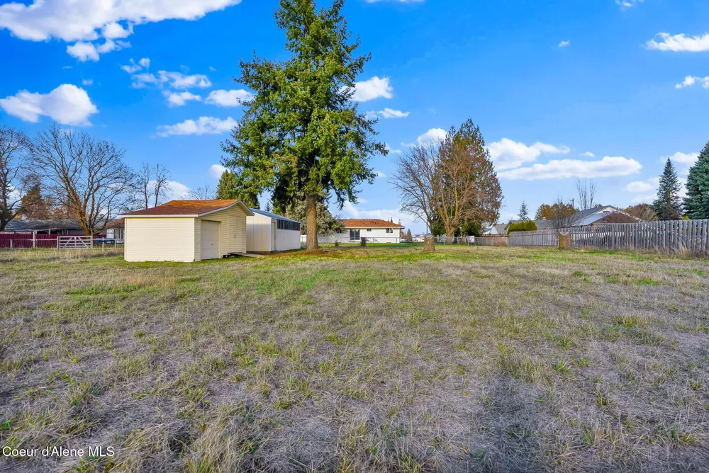 1810 W Honeysuckle Ave. Hayden, ID 83835