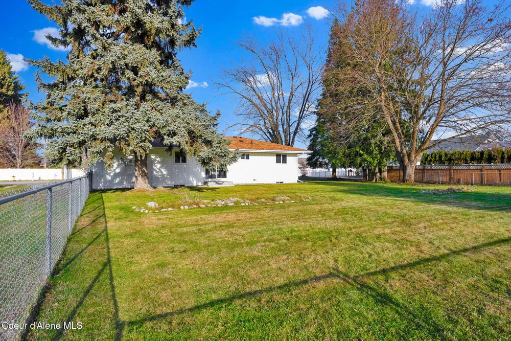1810 W Honeysuckle Ave. Hayden, ID 83835