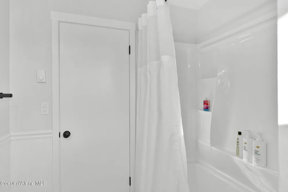 1810 W Honeysuckle Ave. Hayden, ID 83835