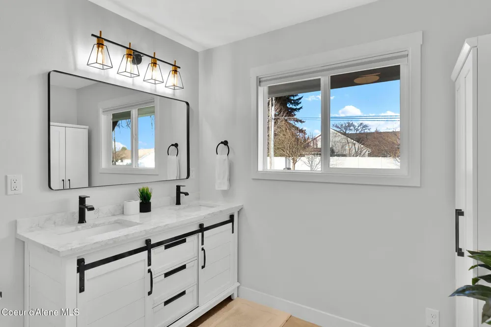 1810 W Honeysuckle Ave. Hayden, ID 83835