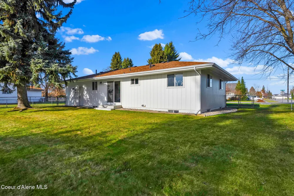 1810 W Honeysuckle Ave. Hayden, ID 83835