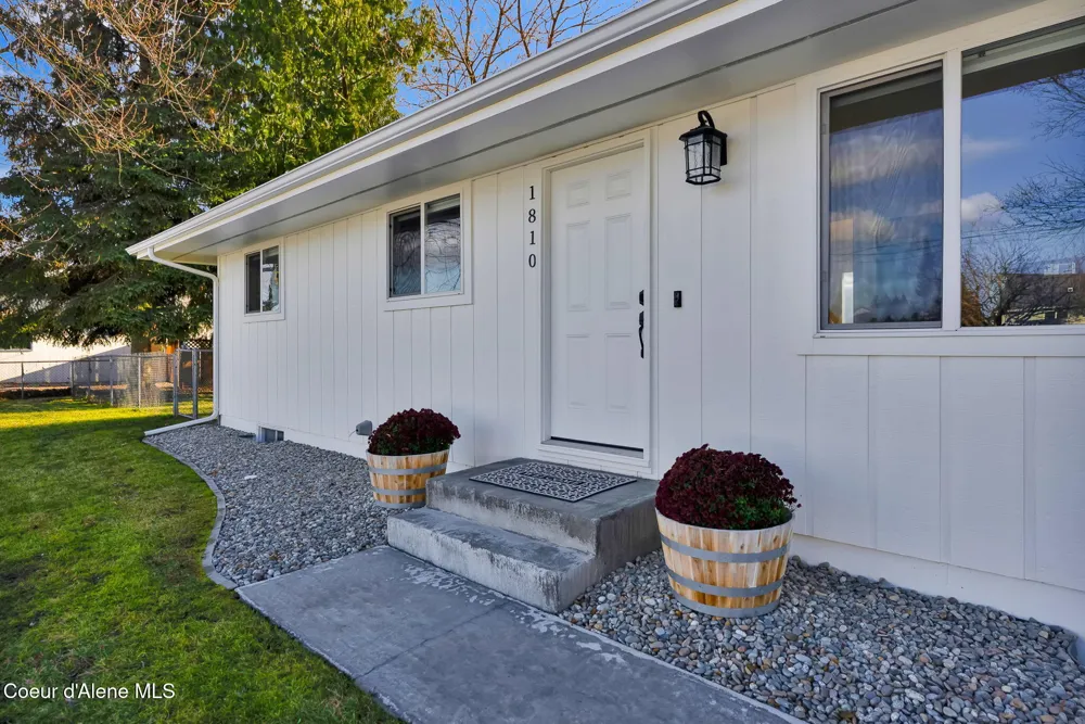 1810 W Honeysuckle Ave. Hayden, ID 83835