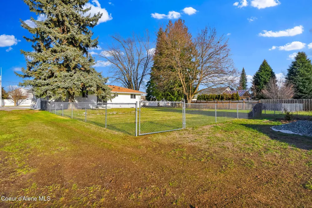 1810 W Honeysuckle Ave. Hayden, ID 83835