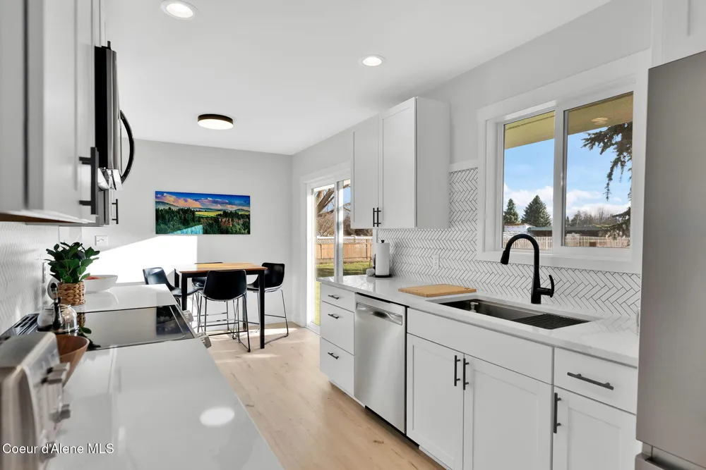 1810 W Honeysuckle Ave. Hayden, ID 83835