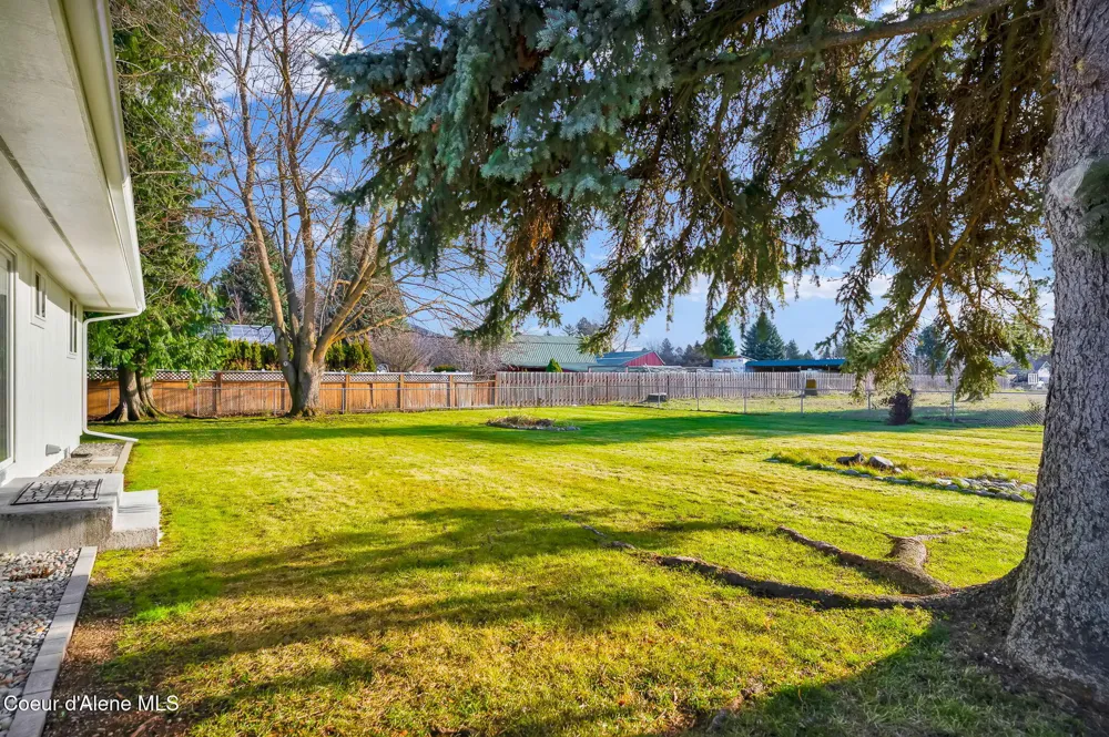 1810 W Honeysuckle Ave. Hayden, ID 83835