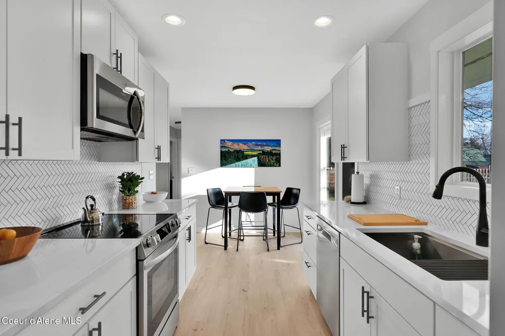 1810 W Honeysuckle Ave. Hayden, ID 83835