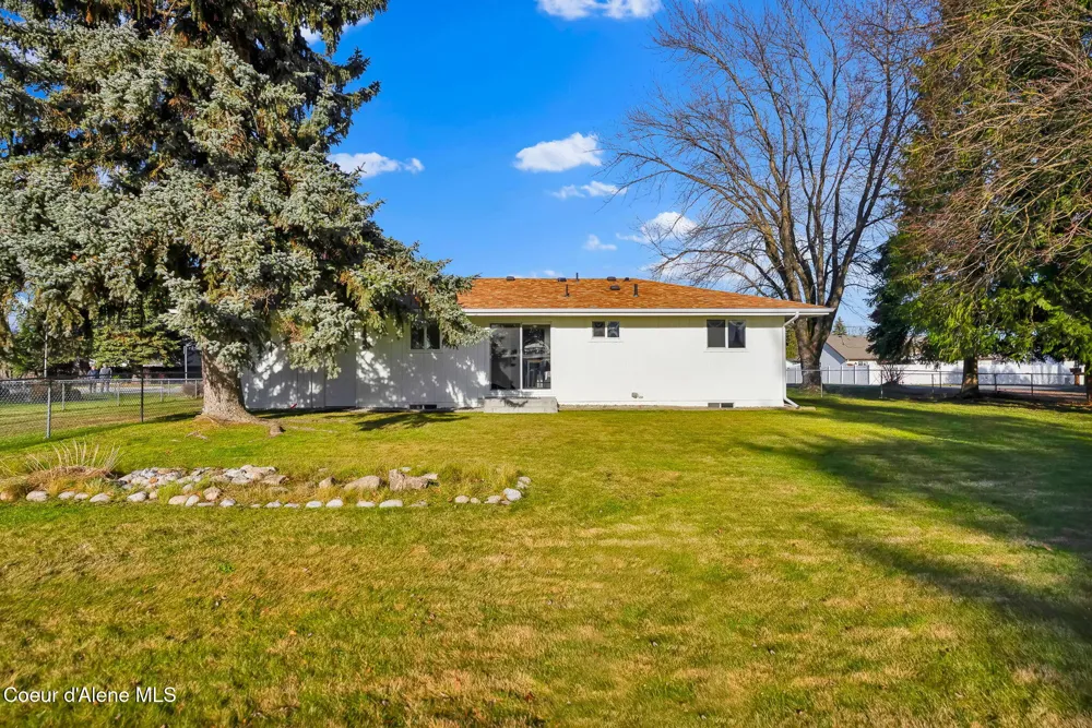 1810 W Honeysuckle Ave. Hayden, ID 83835