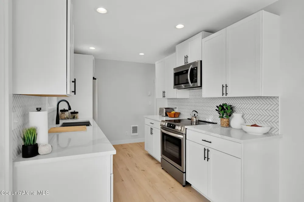 1810 W Honeysuckle Ave. Hayden, ID 83835
