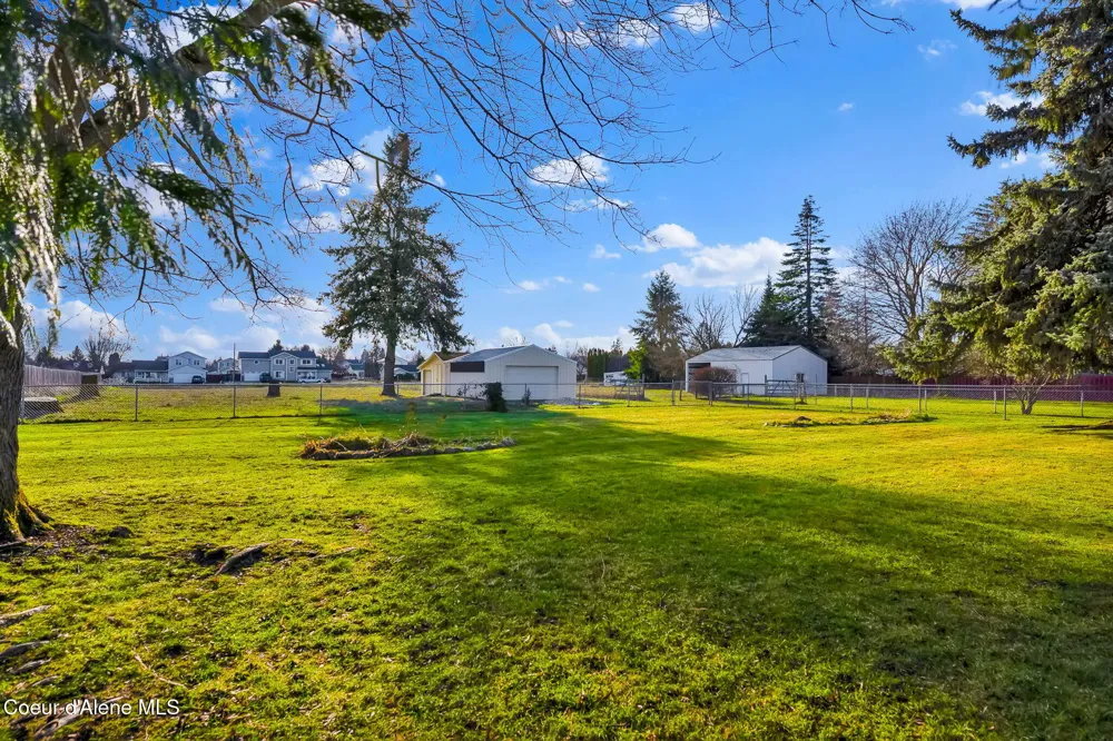 1810 W Honeysuckle Ave. Hayden, ID 83835