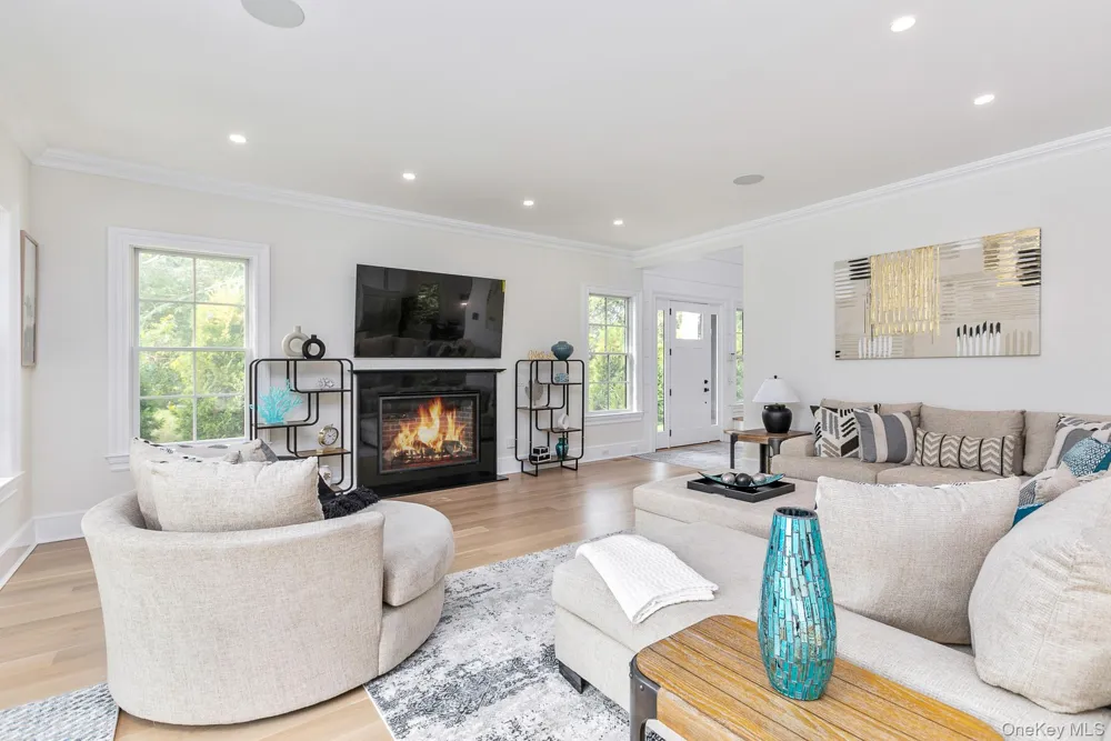 66 Peters Lane Westhampton Beach, NY 11978