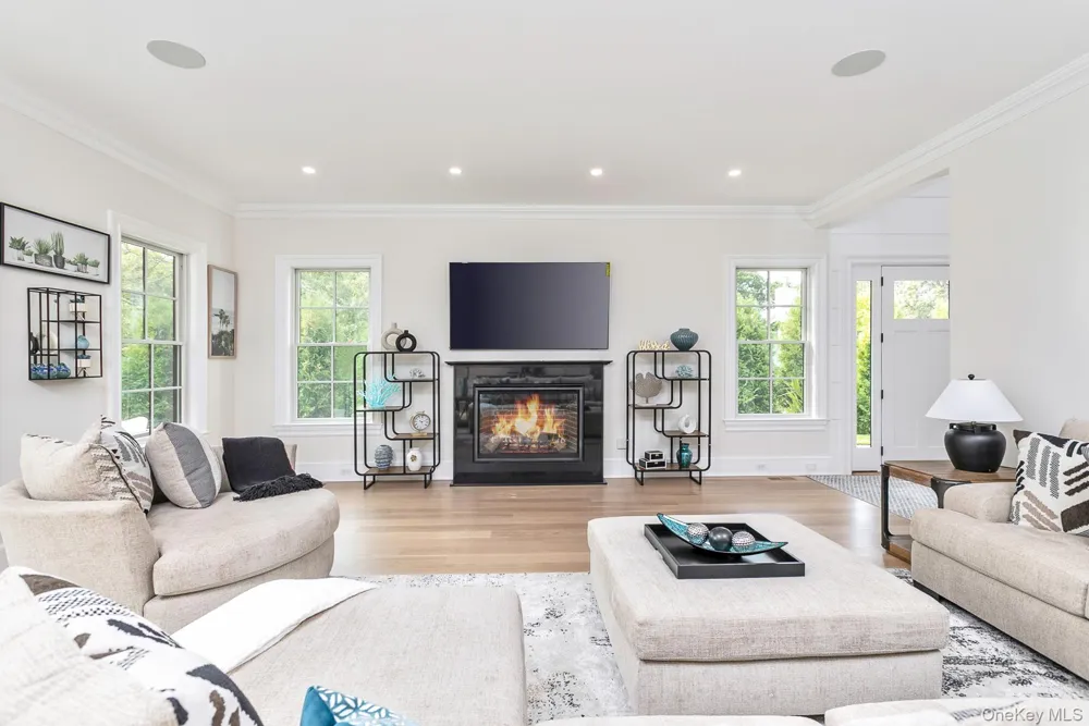 66 Peters Lane Westhampton Beach, NY 11978