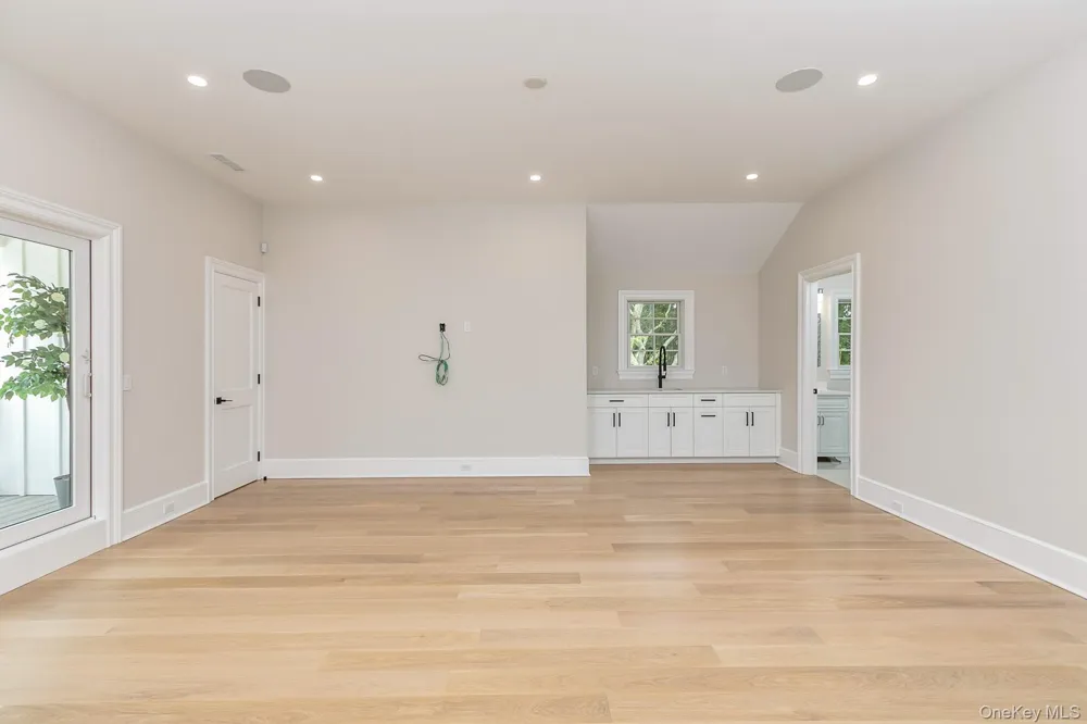 66 Peters Lane Westhampton Beach, NY 11978