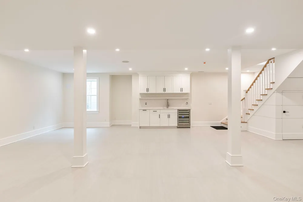 66 Peters Lane Westhampton Beach, NY 11978
