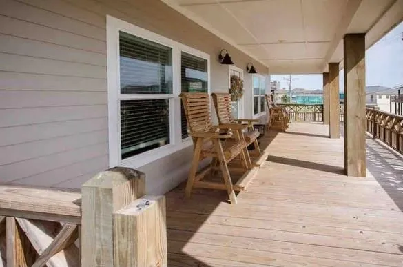 978 Tidelands Drive Port Bolivar, TX 77650