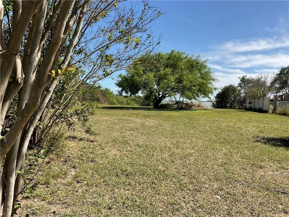 1014 Bluff Dr Portland, TX 78374