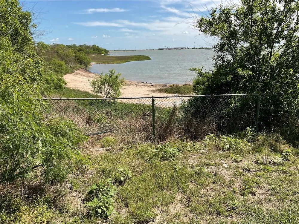 1014 Bluff Dr Portland, TX 78374