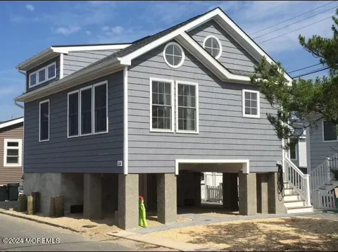 104 W Chadwick Way