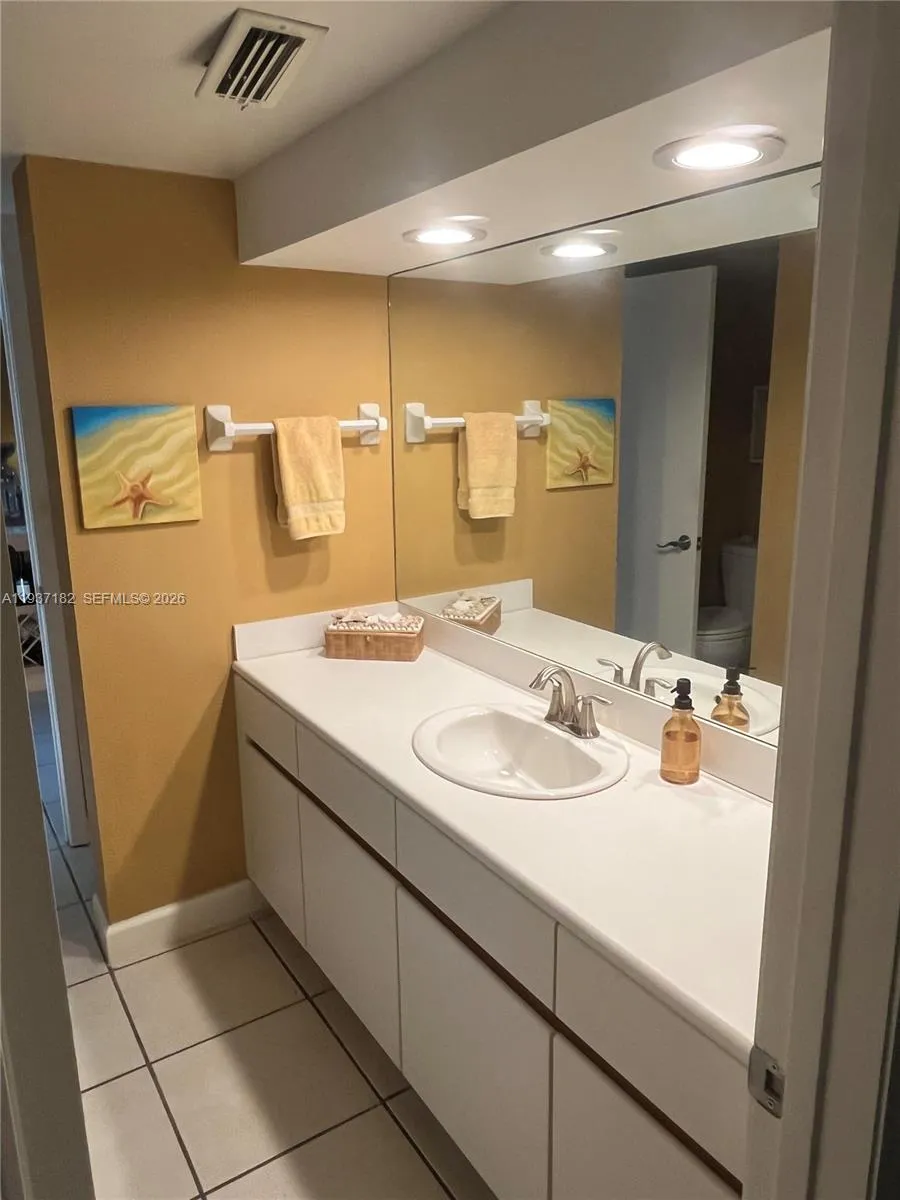 202 Sanctuary Dr Key Largo, FL 33037