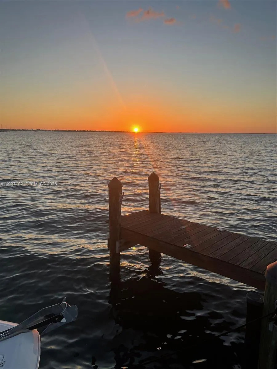 202 Sanctuary Dr Key Largo, FL 33037