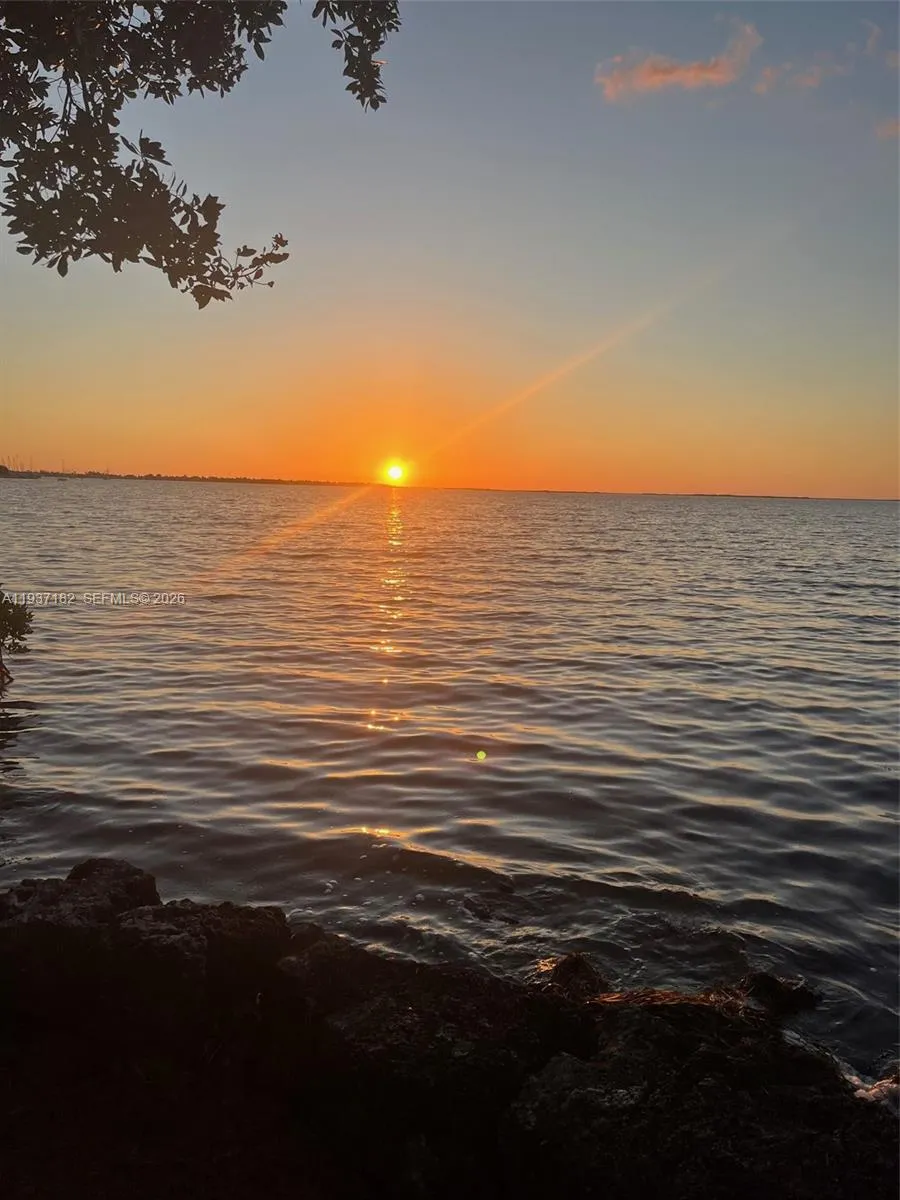 202 Sanctuary Dr Key Largo, FL 33037
