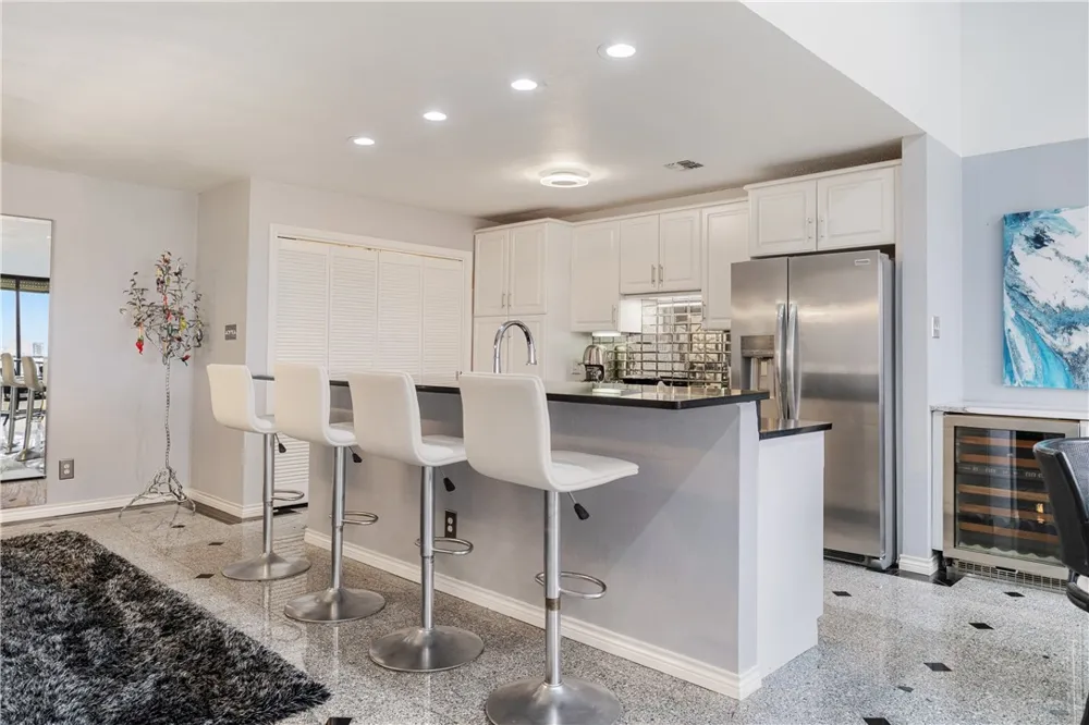 1400 Ocean Drive #1104A Corpus Christi, TX 78404