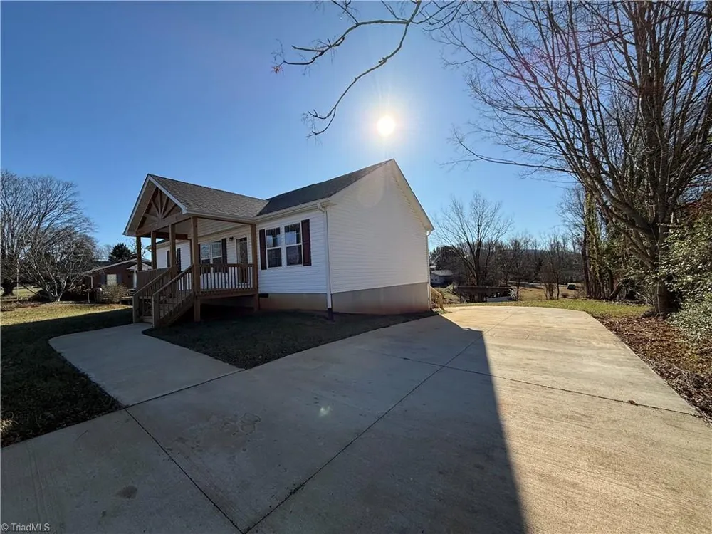 812 W Main Street Pilot Mountain, NC 27041