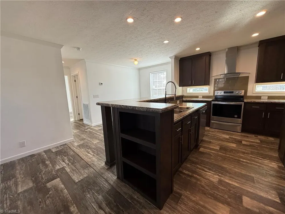 812 W Main Street Pilot Mountain, NC 27041