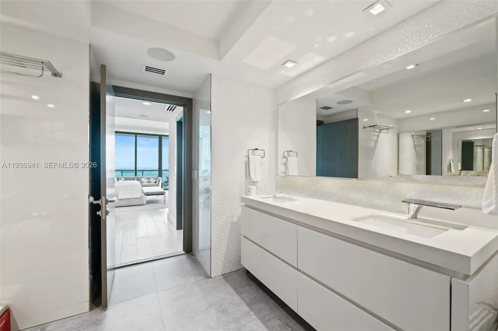 1331 Brickell Bay Dr #2907 Miami, FL 33131