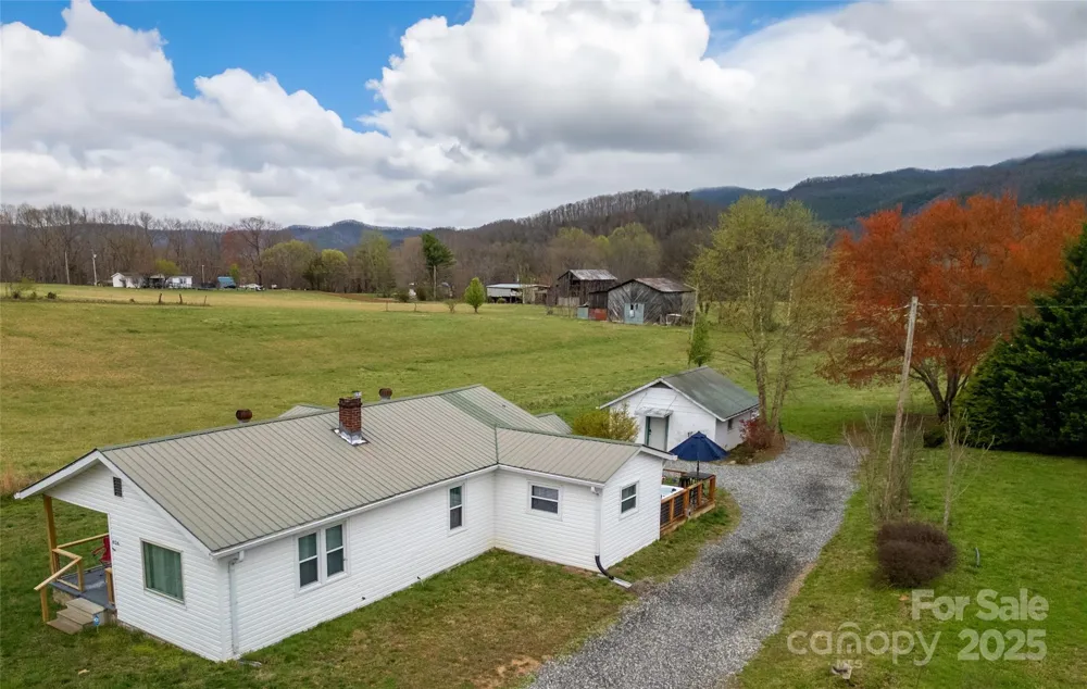 626 Fairview Loop Hot Springs, NC 28743
