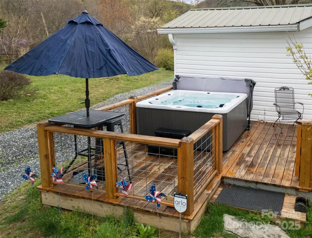 626 Fairview Loop Hot Springs, NC 28743