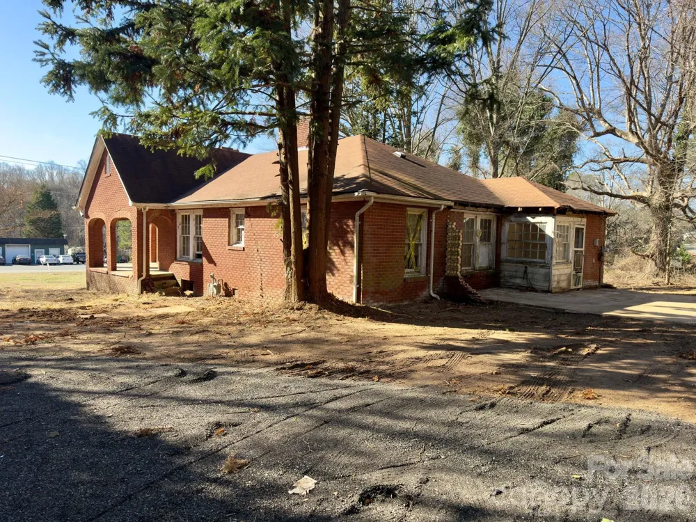 5724 Mooresville Road Kannapolis, NC 28081