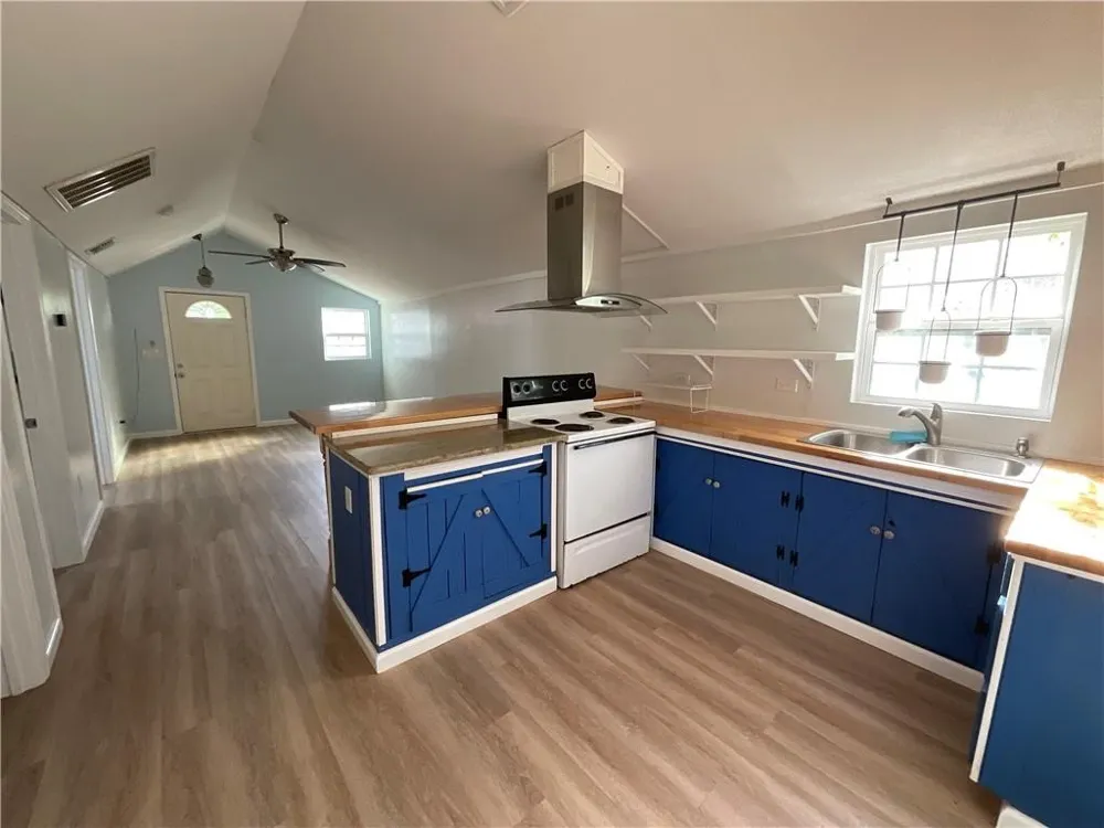 2806 Guadalupe Corpus Christi, TX 78405