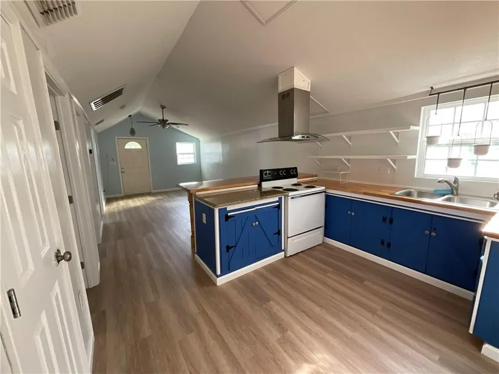 2806 Guadalupe Corpus Christi, TX 78405