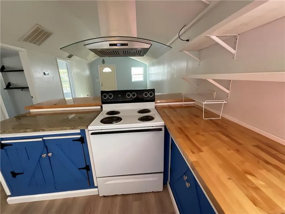 2806 Guadalupe Corpus Christi, TX 78405