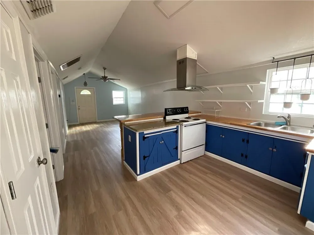 2806 Guadalupe Corpus Christi, TX 78405